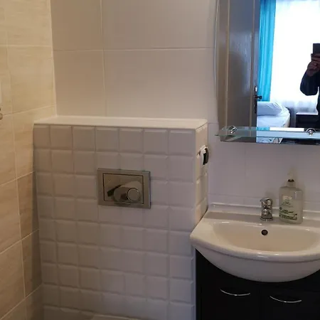 Dom Wczasowy Nadrzecze Bed & Breakfast Brok